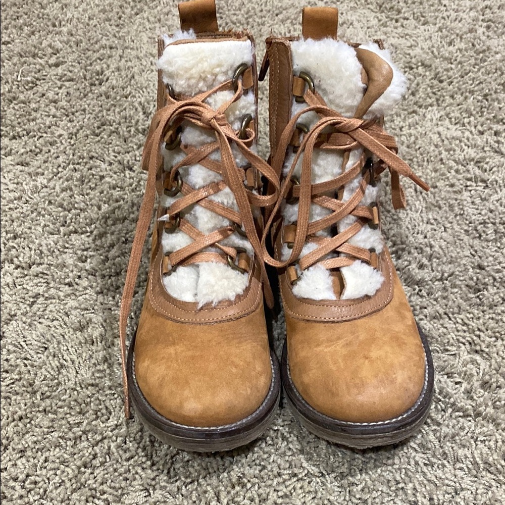 Bueno Tan and White Fur-Lined Boots